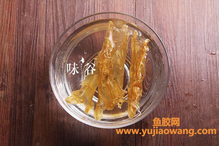 (港式鱼胶煲汤的做法)广式的花胶炖鸡汤终于上《舌尖中国3》啦!但我的