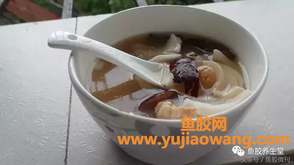 (椰子汁炖鱼胶的功效与作用)这里有一碗优秀的花胶汤，好喝哭了!