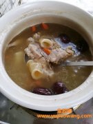 (鳝鱼胶煲汤的做法大全)早上不知道吃什么，一碗龙骨鳝胶汤全