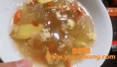 (鱼胶炖什么小孩可以吃吗)鲜味无敌的牛奶银耳炖花胶，大人小