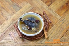 (西洋参鱼胶炖鸡有什么功效)洋参花胶乌鸡汤的做法