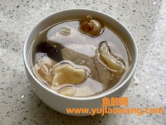 (炖鱼胶用什么配料)餐桌上的保留项目瘦肉炖花胶，隔段时间就