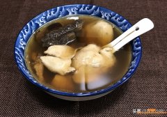(孕产妇吃鱼胶好还是吃海参好)海参鱼胶瘦肉汤，适合当月子餐