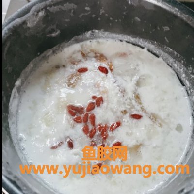 (鱼胶牛奶搭配什么一起吃)正宗快手醪糟花胶牛奶做法，最关键的是一学