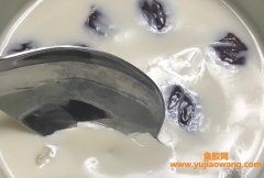 (怎么做鱼胶牛奶冻不腥)杨幂同款花胶奶冻，自己在家也能做，
