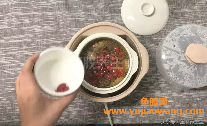 (哺乳期吃鱼胶都通过母乳给宝宝吗)准妈妈吃花胶秘笈_从这道花胶靓汤