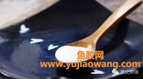 (吉利丁粉就是鱼胶)吉利丁、鱼胶、琼脂……有什么区别__烘焙小课堂
