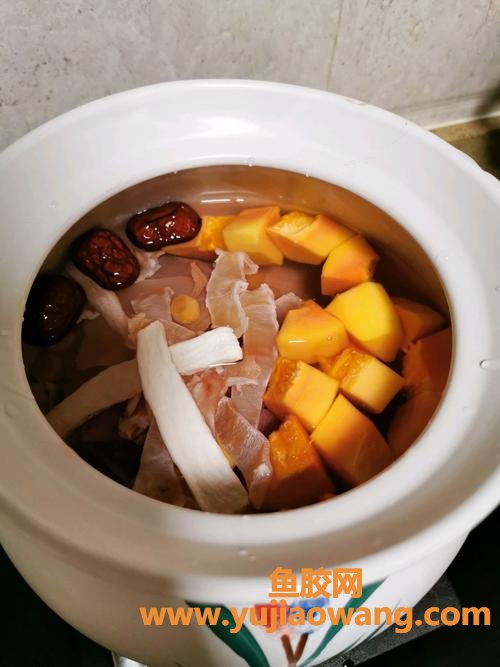 花胶汤图片(花胶瘦肉汤) 花胶汤图片(花胶瘦肉汤)