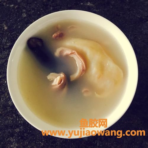排骨花胶汤(排骨花胶汤的功效)