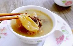 椰子花胶可以炖乌鸡汤的功效(广式经典煲汤有哪些？)