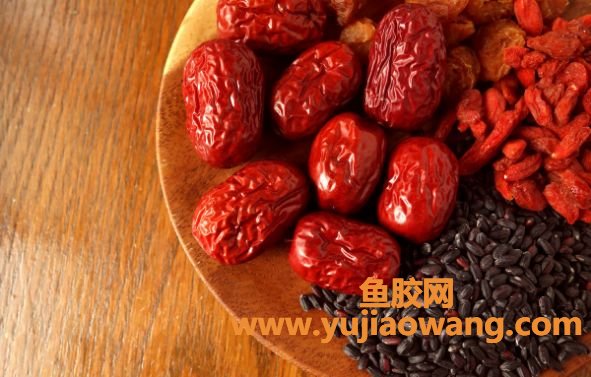 (鱼胶月子多久能吃吗)坐月子为什么要吃鱼胶,月子里鱼胶要怎么煮_