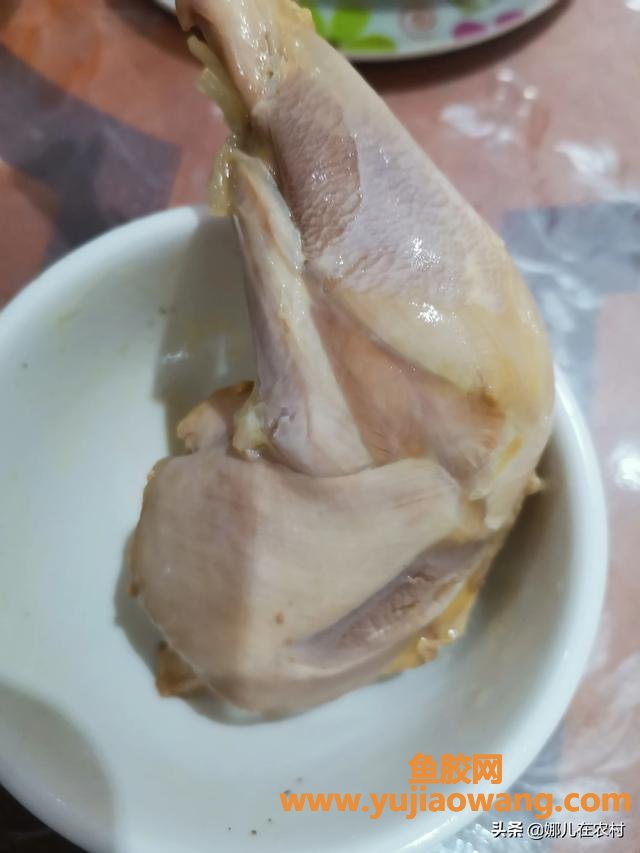 花胶鸡肉炖汤做法(鸡肉炖鱼胶的家常做法大全怎么做好？)