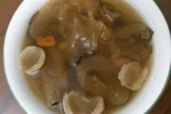 花胶香菇骨头汤的做法大全 花胶排骨煲汤下什么材料
