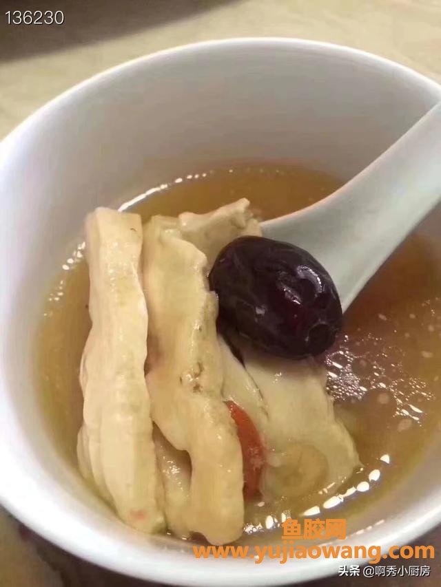 花胶炖瘦肉作用 瘦肉炖花胶还放哪些材料 花胶炖瘦肉作用 瘦肉炖花胶还放哪些材料