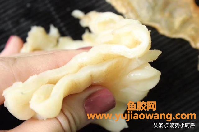 花胶炖瘦肉作用 瘦肉炖花胶还放哪些材料 花胶炖瘦肉作用 瘦肉炖花胶还放哪些材料