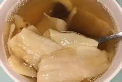 石斛花胶煲烏鸡 石斛花胶鸡汤的功效与作用