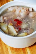 花胶红枣乌鸡汤的功效 花胶炖乌鸡汤的功效