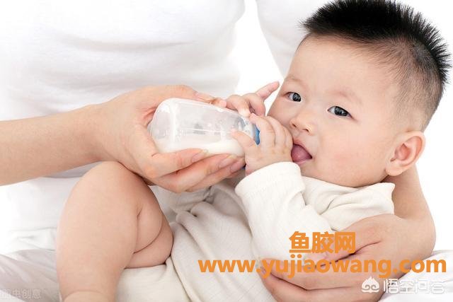小孩吐奶怎么回事 一个月的小孩吐奶是什么原因 小孩吐奶怎么回事 一个月的小孩吐奶是什么原因