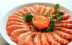 女人两次化妆时